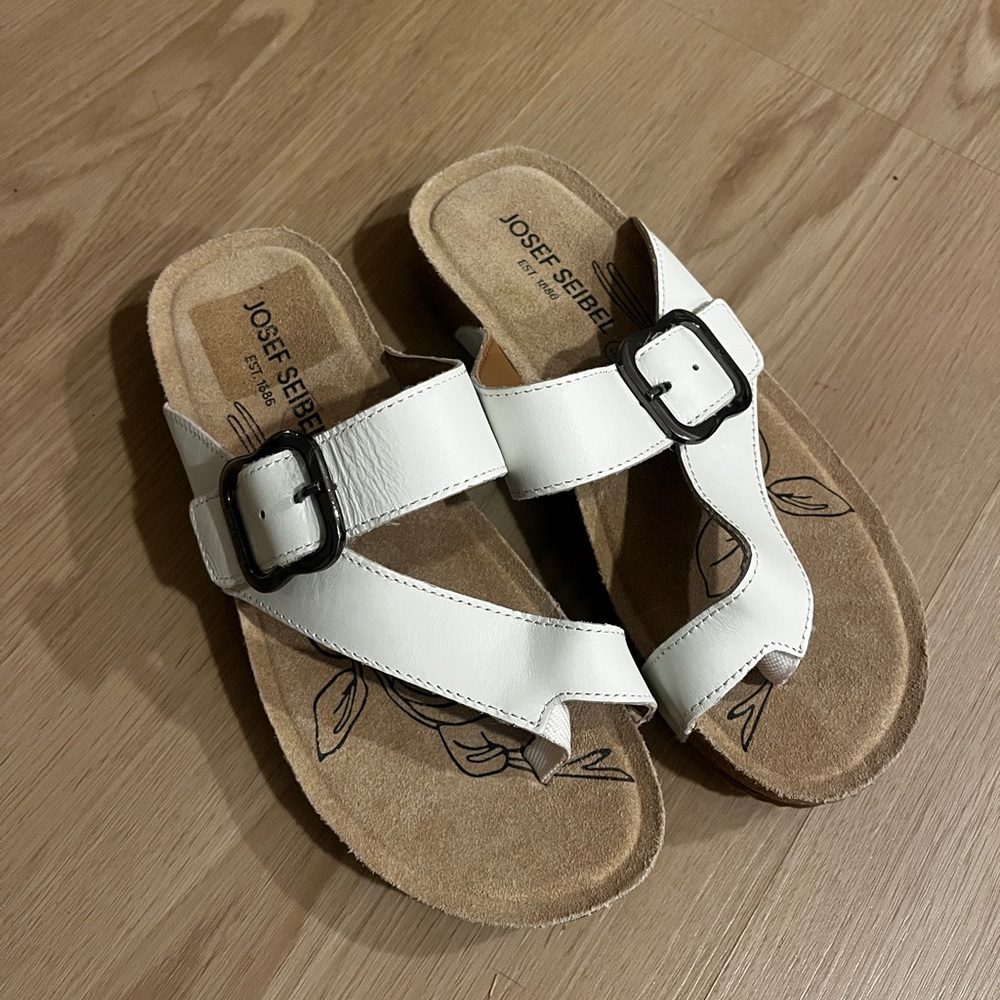 Josef Seibel White Leather Buckle Thong Sandals